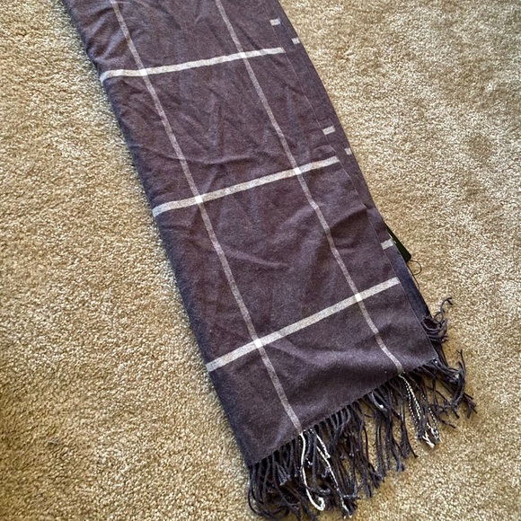 SOLD Grey Print Scarf - Picture 2 of 6